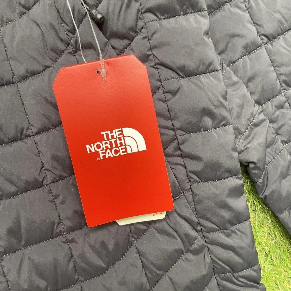 The North Face Thermoball Jacket Mens Medium Black Outdoor Hiking Zip Up NWT